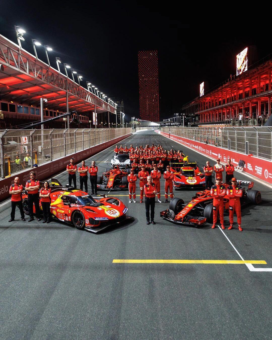 雷诺车队力克法拉利,汉密尔顿带队取胜 雷诺车队力克法拉利,汉密尔顿带队取胜