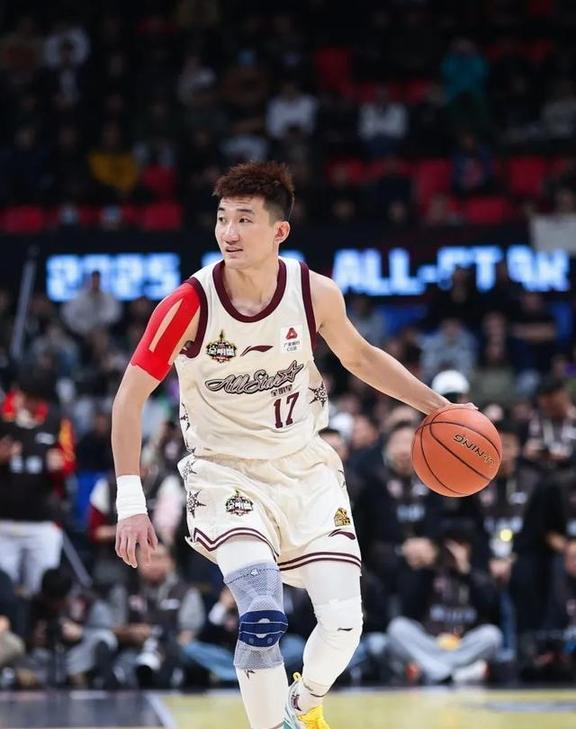 北京队险胜湖人，孙铭徽点燃赛场