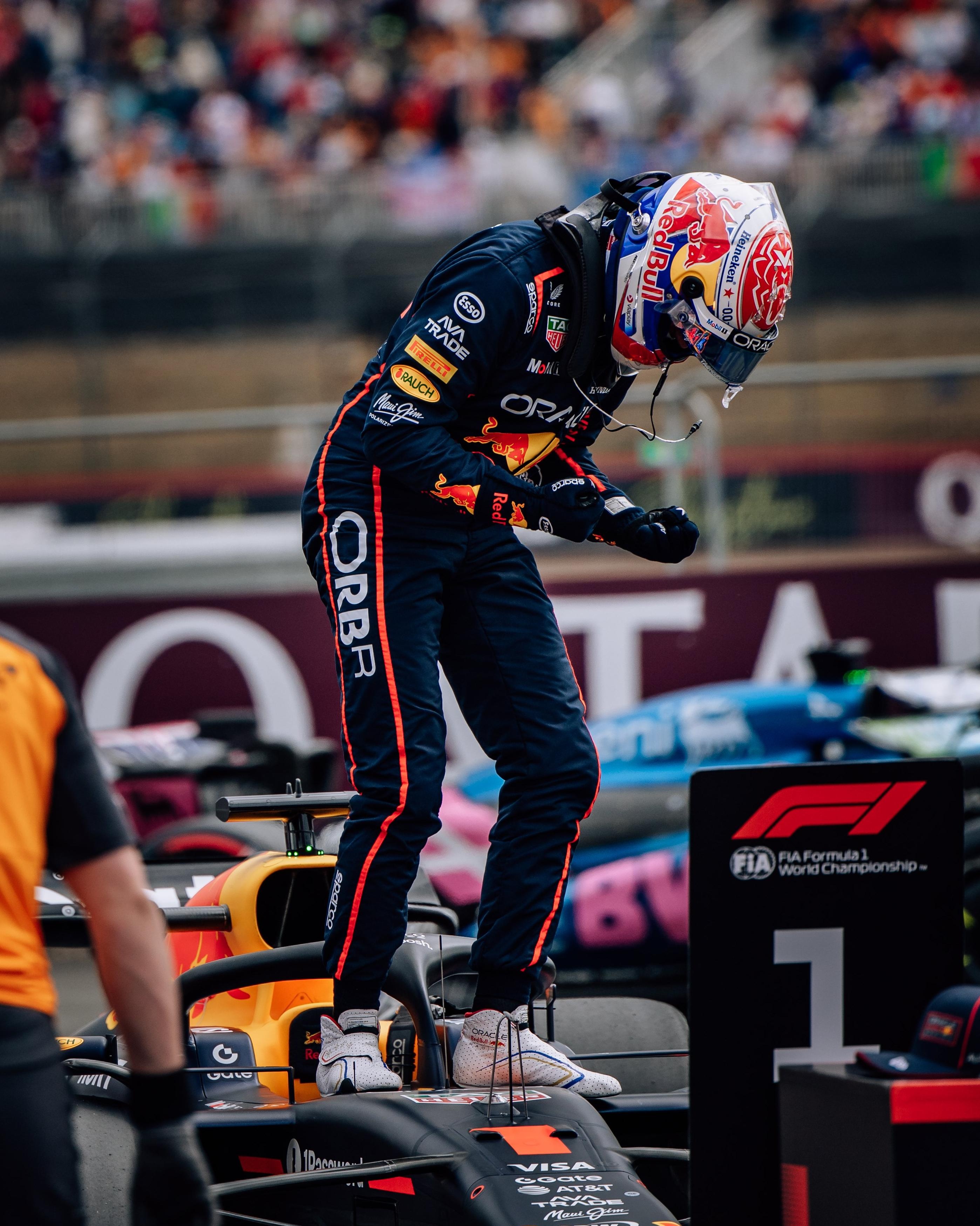 梅赛德斯鏖战红牛二队，维斯塔潘点燃赛场