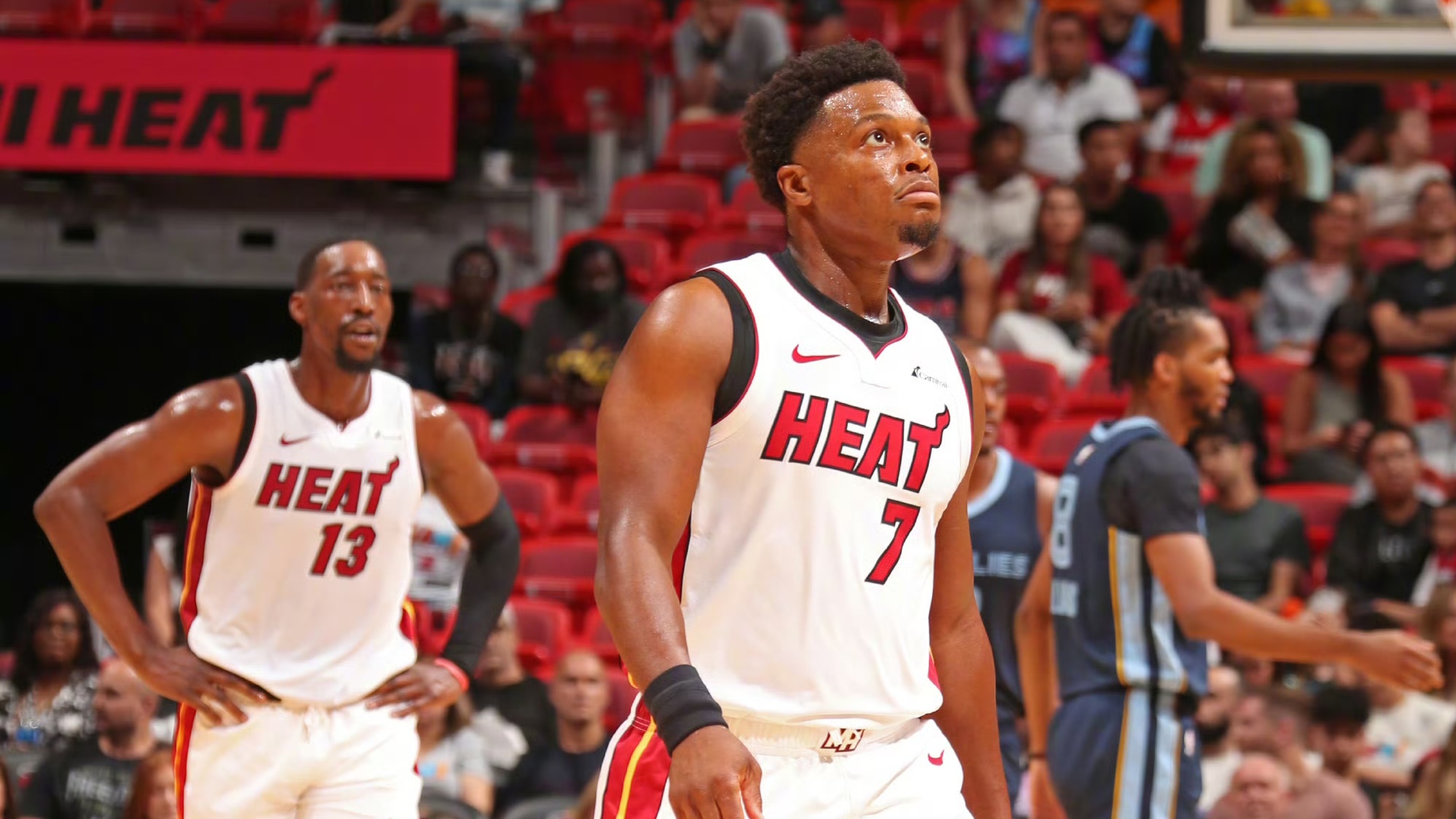 澳大利亚男篮翻盘灰熊，阿德巴约一己之力扛起全队