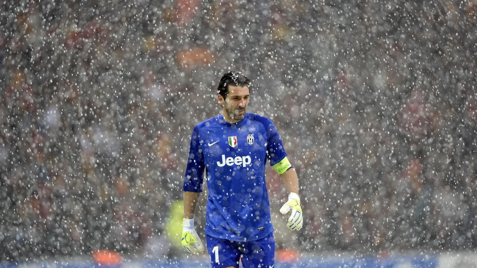 西甲国家德比之夜，富安健洋防守端锁死对手，亚洲铁卫一战成名