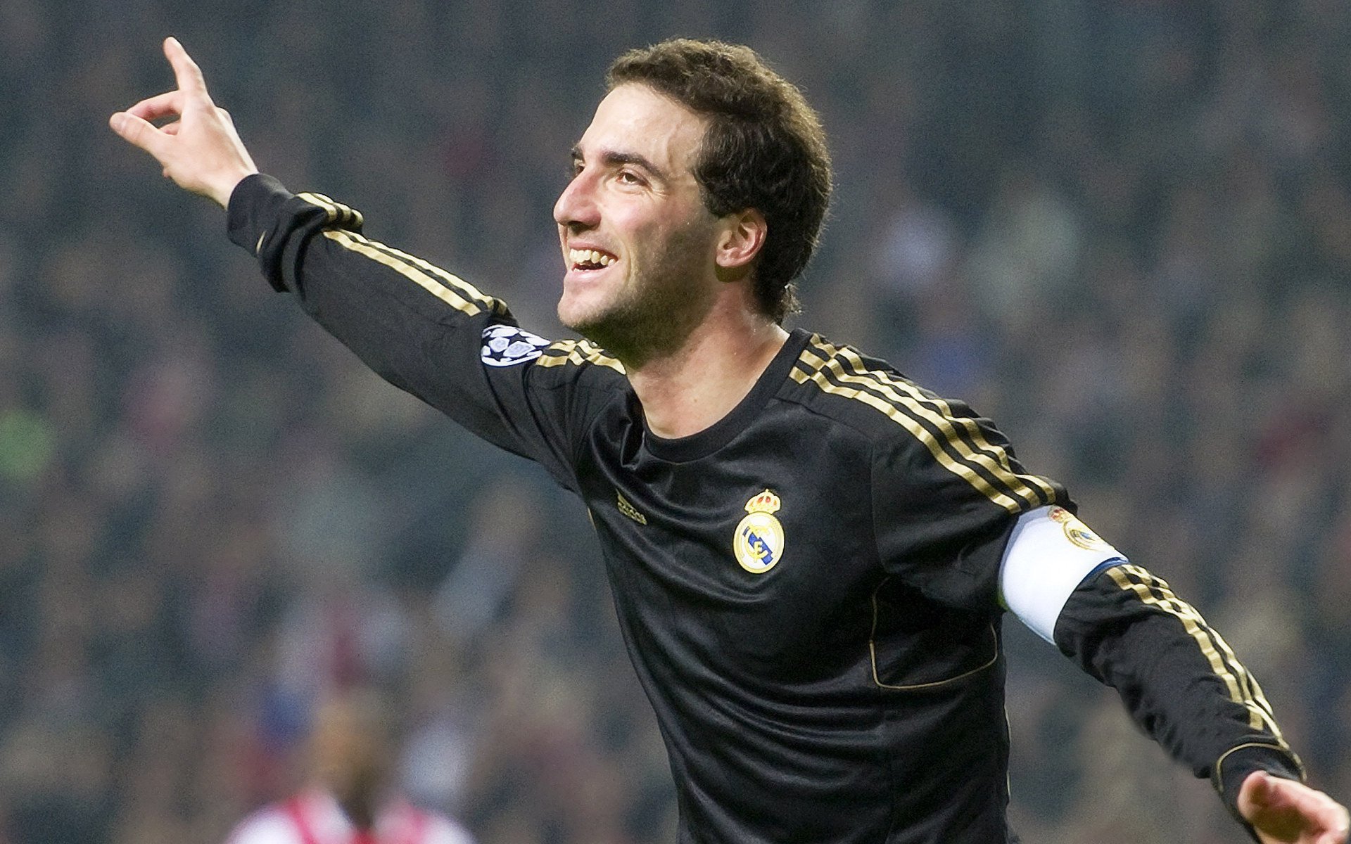 当阿特拉斯山遇见赛道轰鸣，体育世界的唯一性叙事